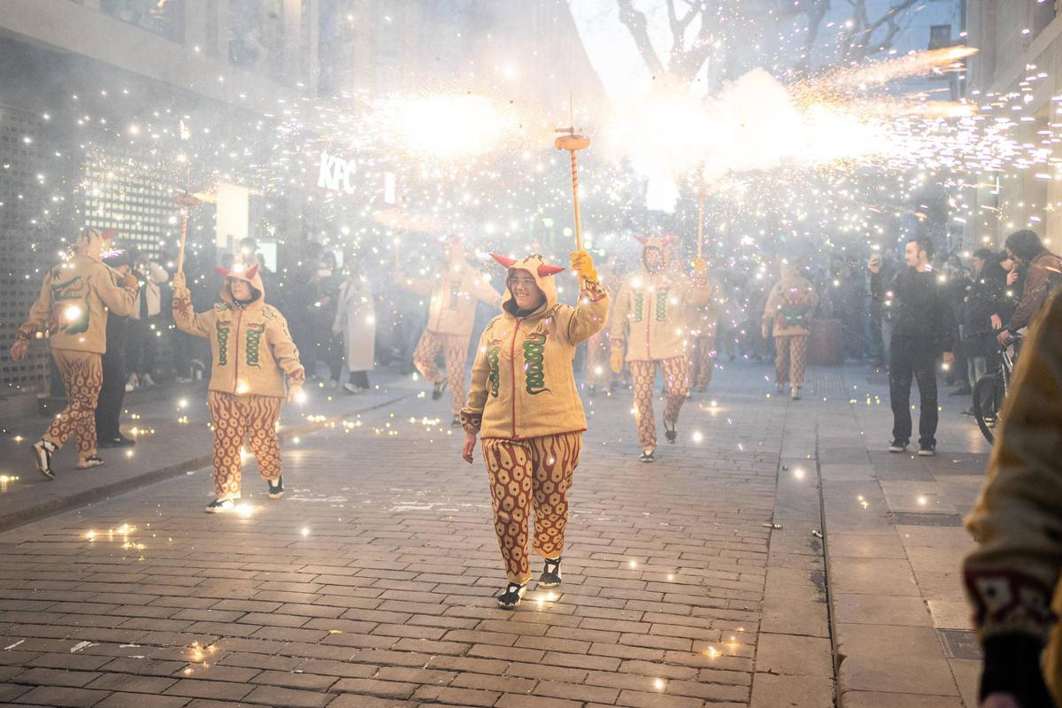 Cercavila conmemorativa de los 425 años de los Gegants del Pi.