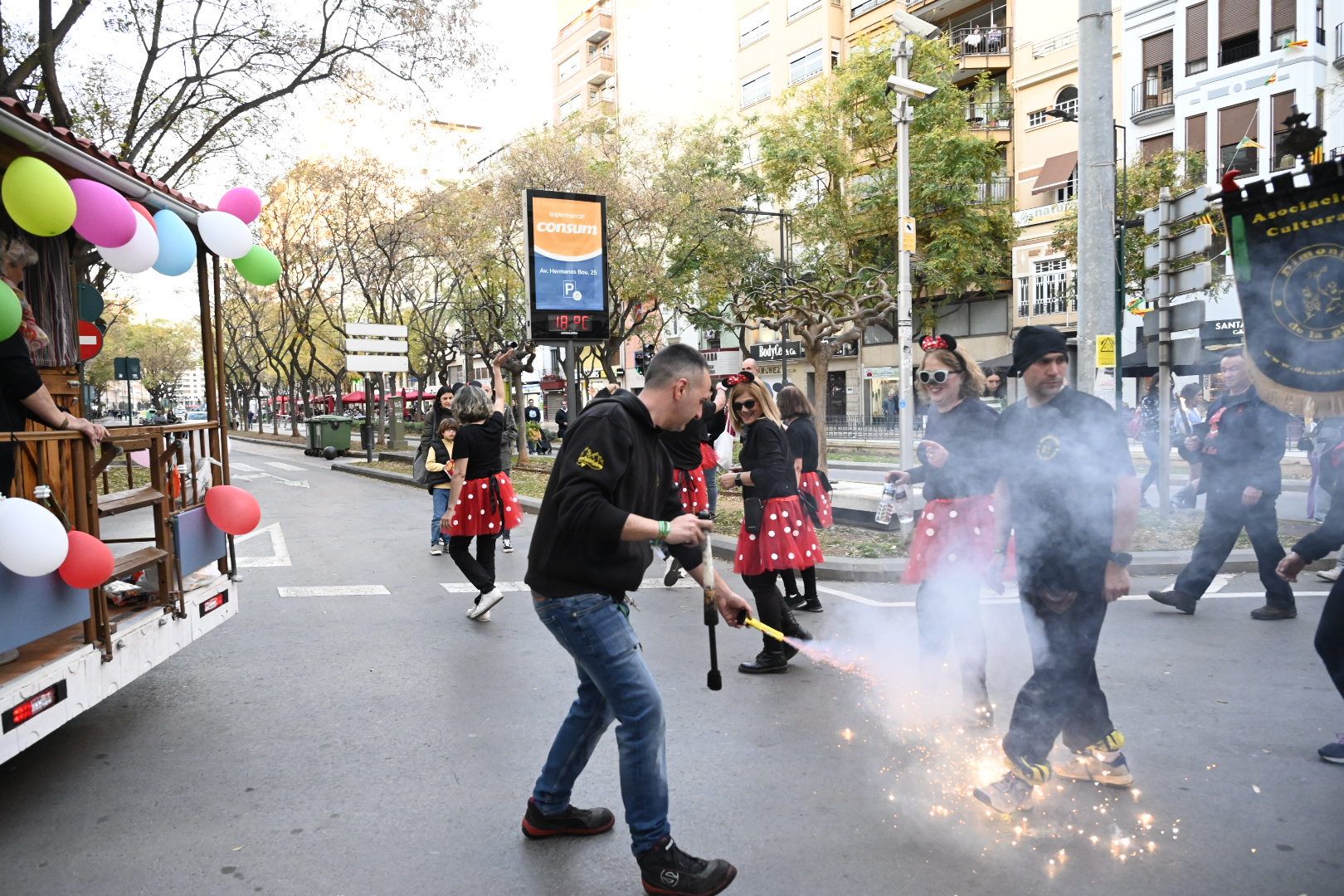 Desfile de collas y carros