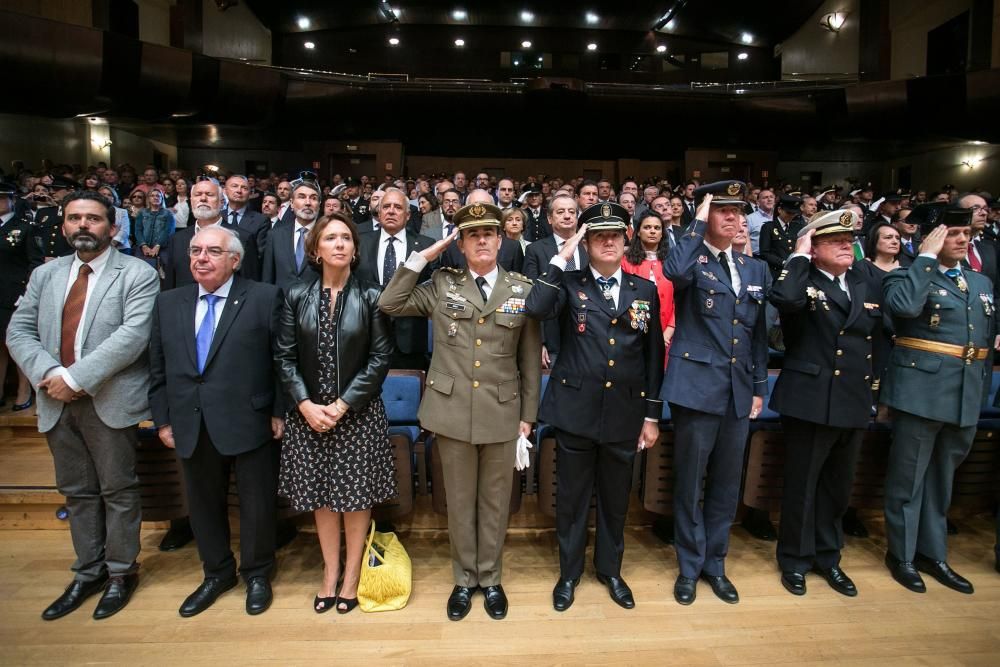 Entrega de medallas a Los Santos Ángeles Custodios en Oviedo