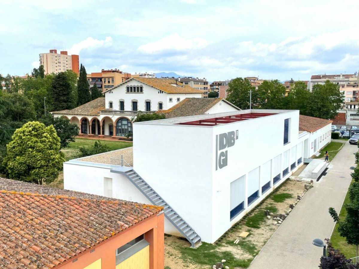 Imatge aèria de l'Idibgi al Parc Hospitalari Martí i Julià, després de la inauguració de l'ampliació dels espais, el 2023.