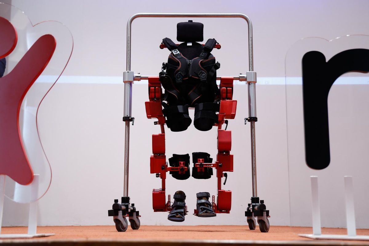 Fepamic presenta el exoesqueleto en el encuentro REAC