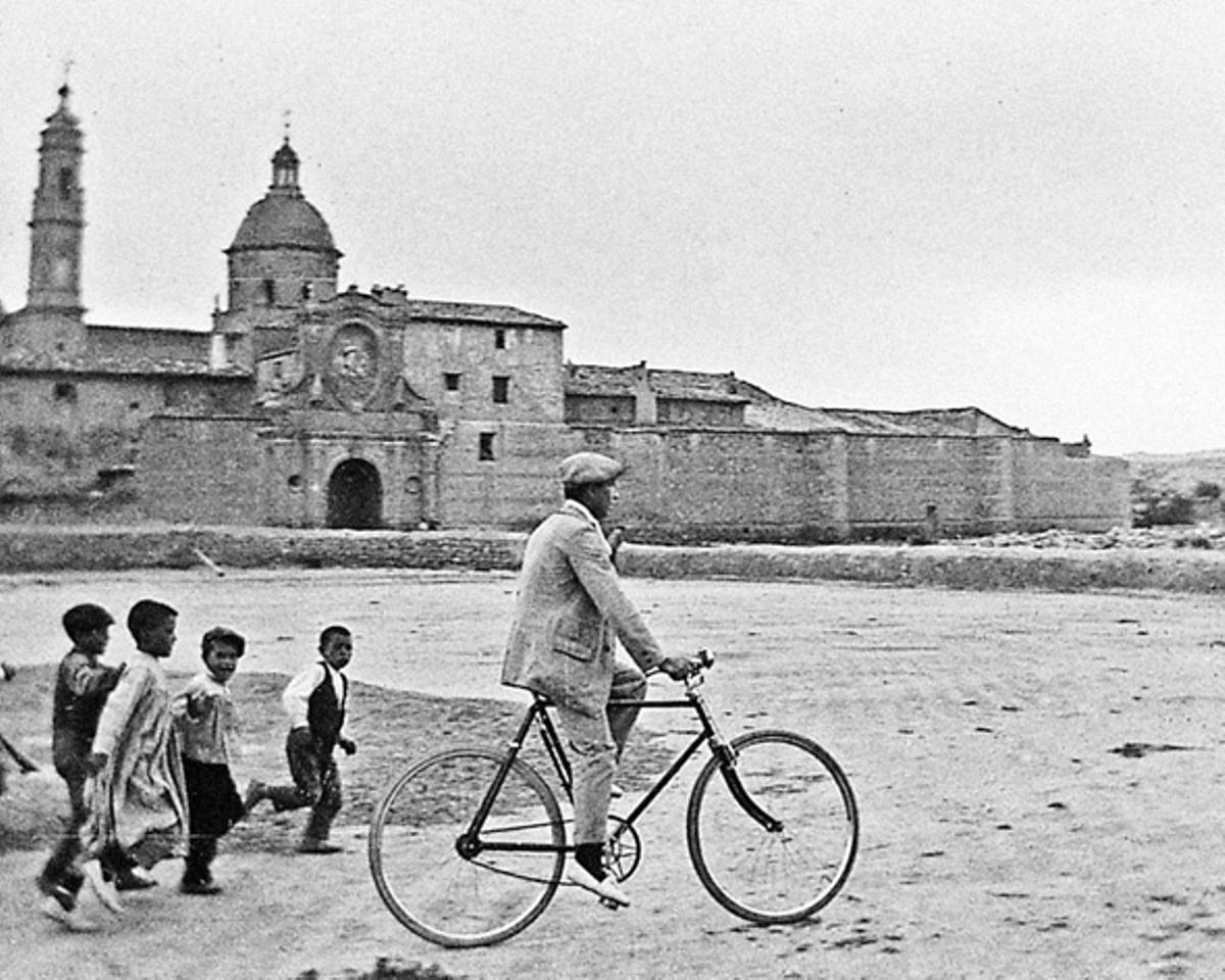 El libro contiene tres capítulos dedicados a distintas zonas y barrios de la ciudad, en plena expansión urbanística.