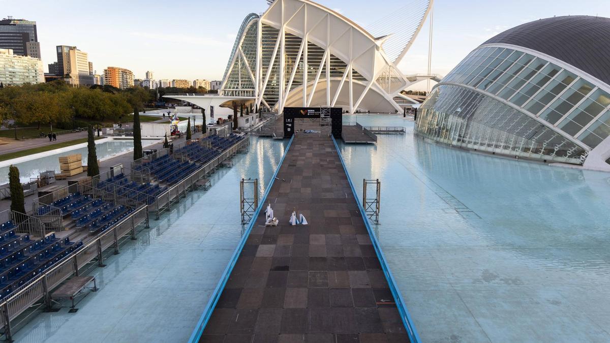 Montaje de la meta en la Ciudad de las Artes y las Ciencias.