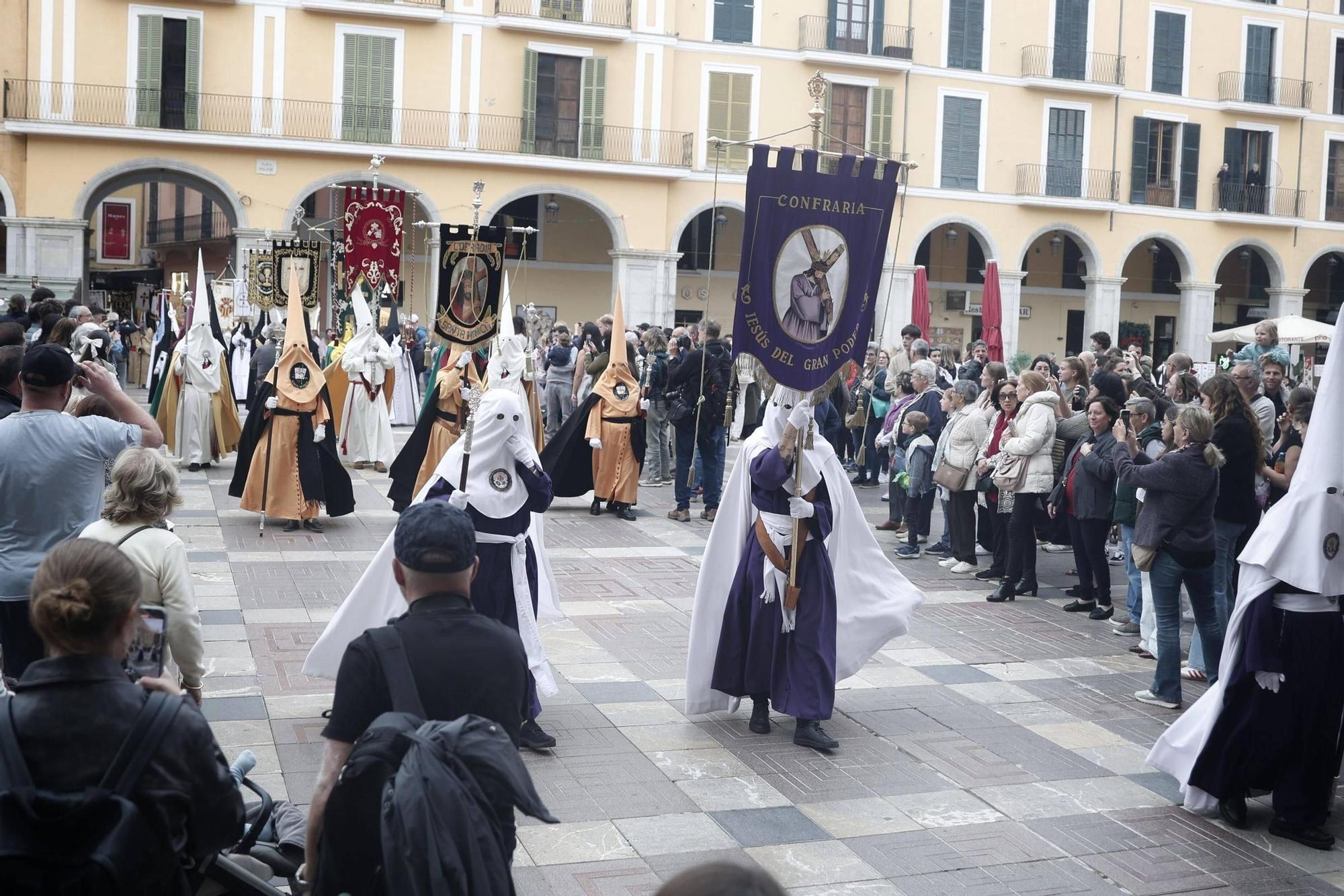 Semana Santa 2025: Así ha sido la procesión de los Estandartes