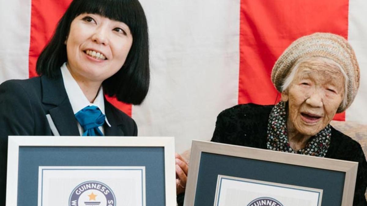 Kane Tanaka, reconocida por el Guinness como la mujer más longeva del mundo.