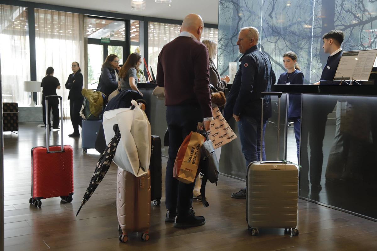 Un grupo de recepcionistas en un hotel de Córdoba capital