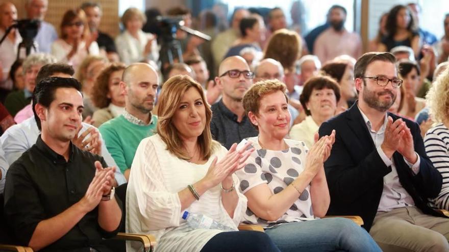 Susana Díaz, junto a Aina Calvo y José Hila, en el mitin que ofreció en Palma durante su campaña.