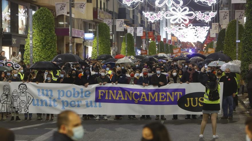 Alicante sale a la calle para exigir al Estado una mayor financiación de la Comunidad Valenciana
