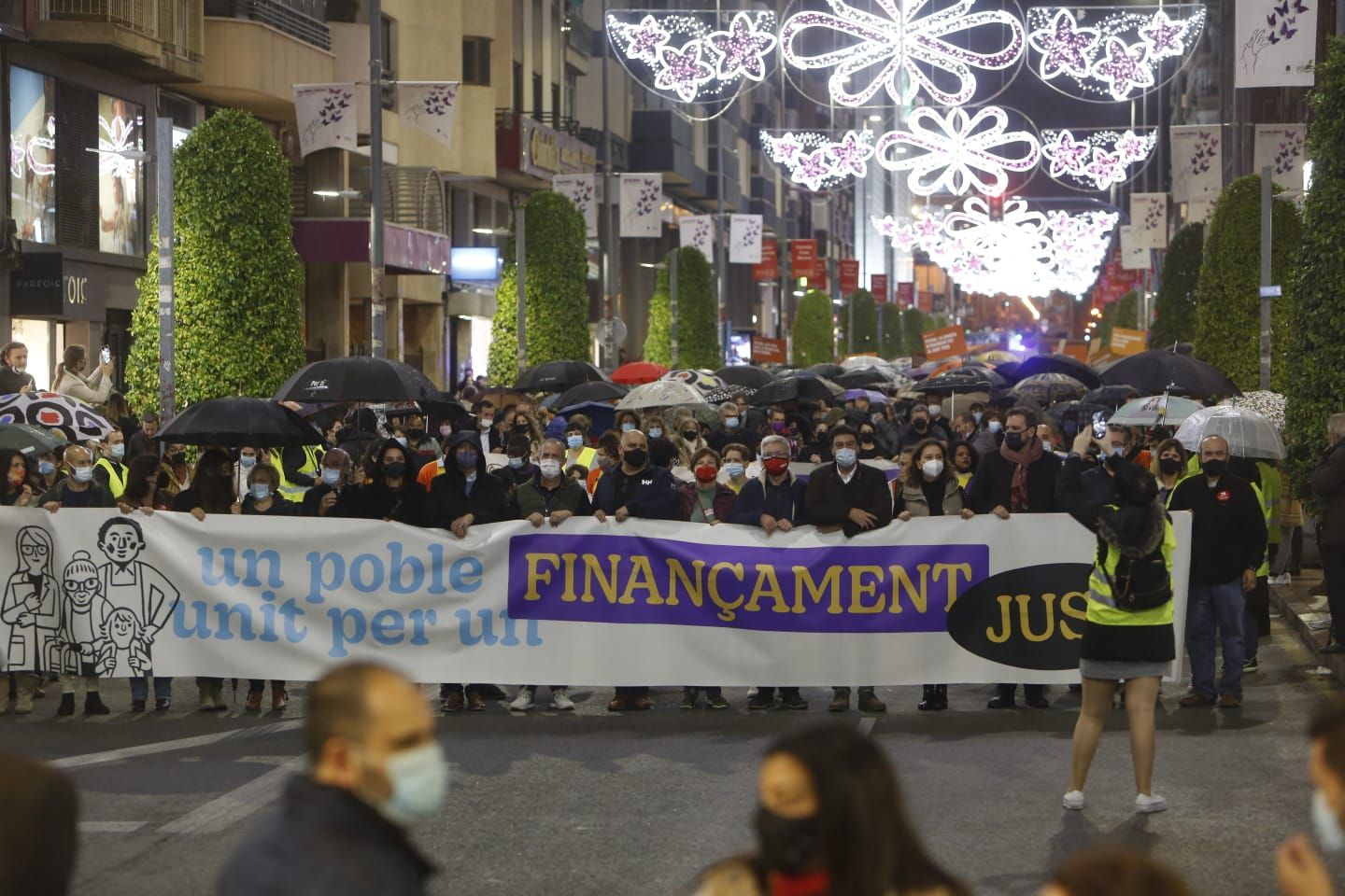 Alicante sale a la calle para exigir al Estado una mayor financiación de la Comunidad Valenciana