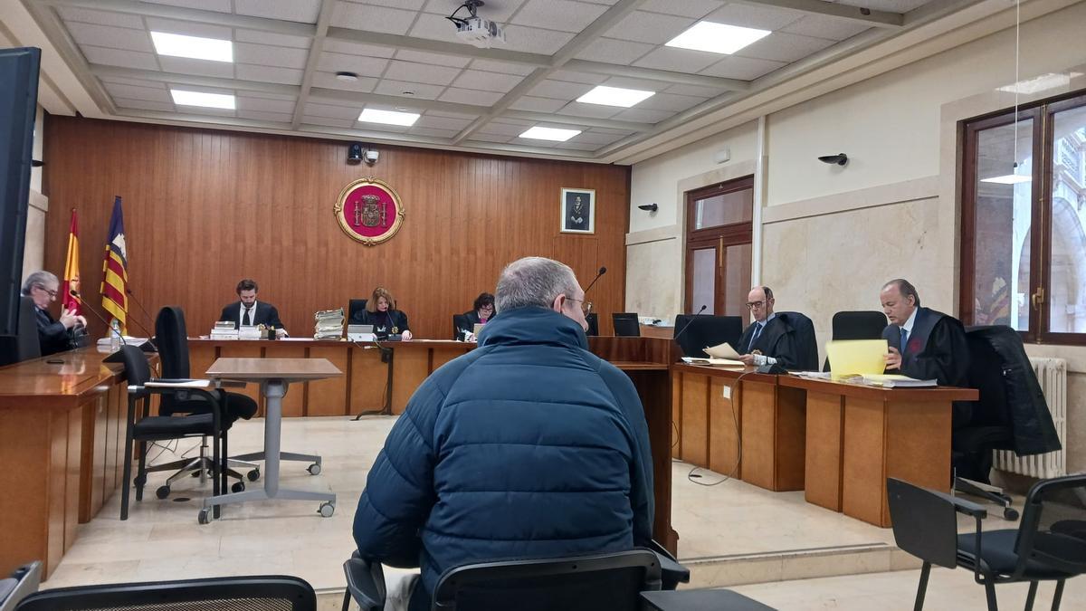 El exjefe de la Policía Local de Capdepera, sentado en el banquillo