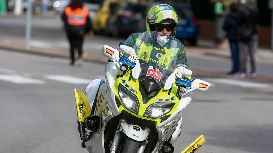 Un guardia civil en el dispositivo en Madrid.