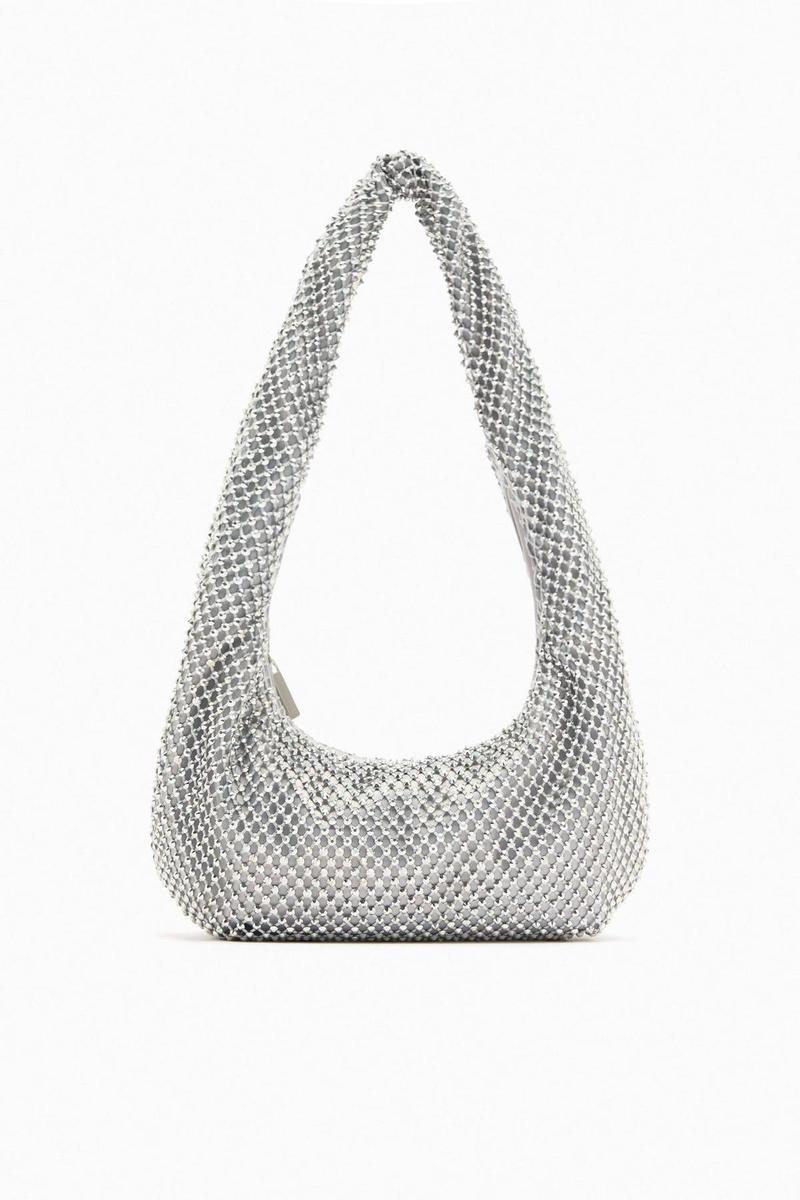 Bolso plateado, de Zara