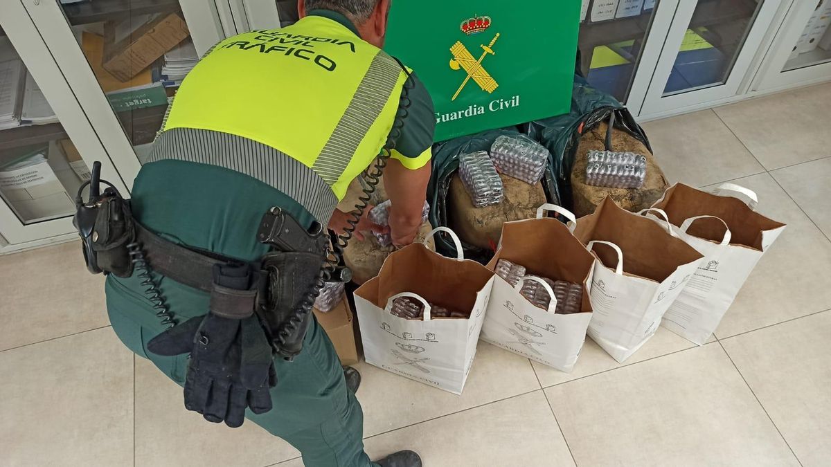 El conductor, que fue interceptado por un exceso de velocidad, transportaba 140 kilos de hachís.