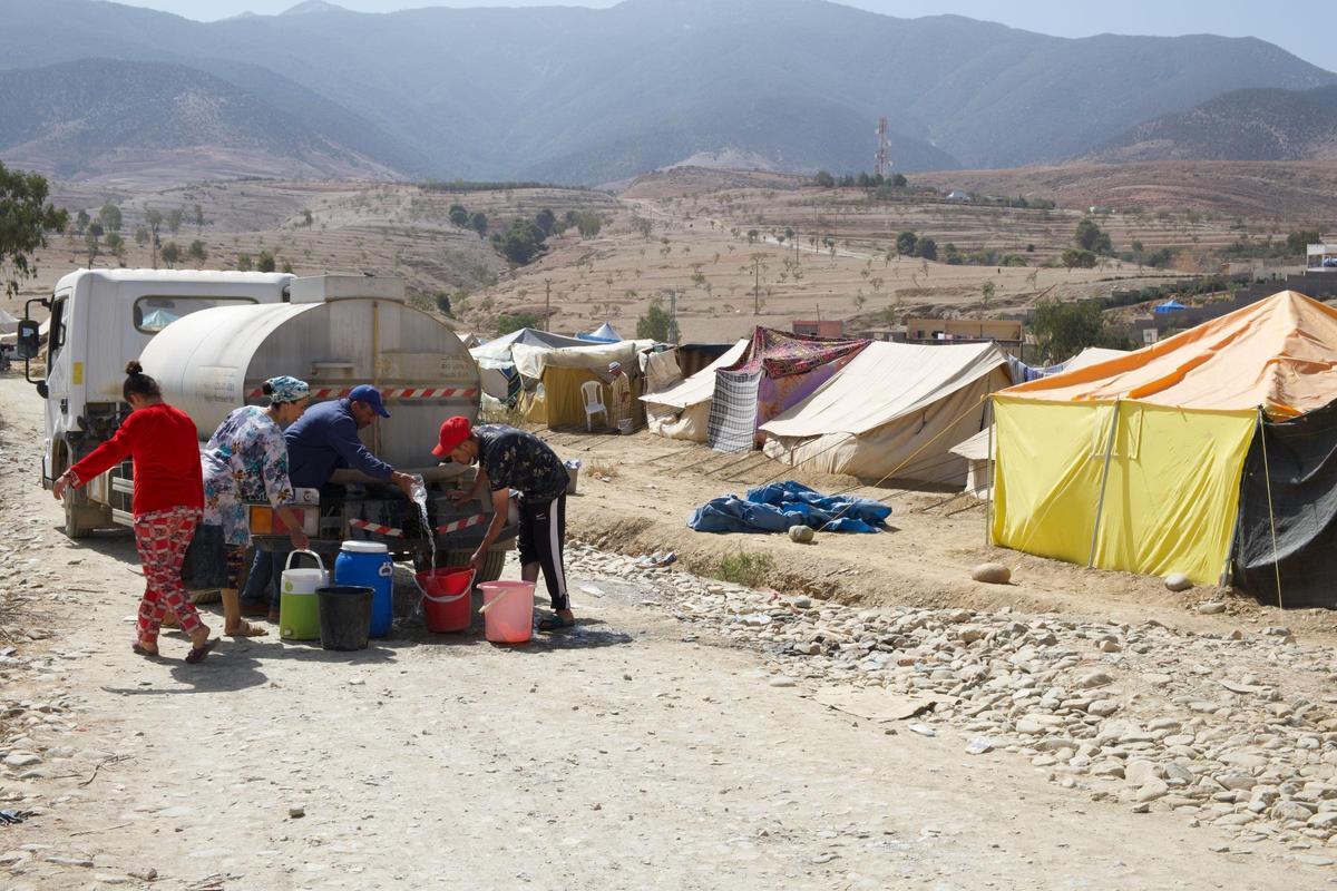 Un campamento afectado por el terremoto a las afueras de Amizmiz (Marruecos)
