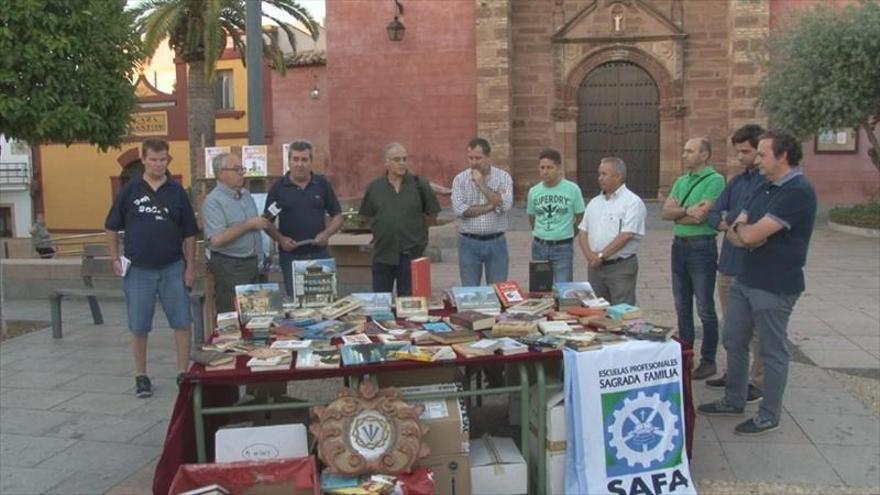 El apostolado de Pedro Abad dona libros al Reina Sofía