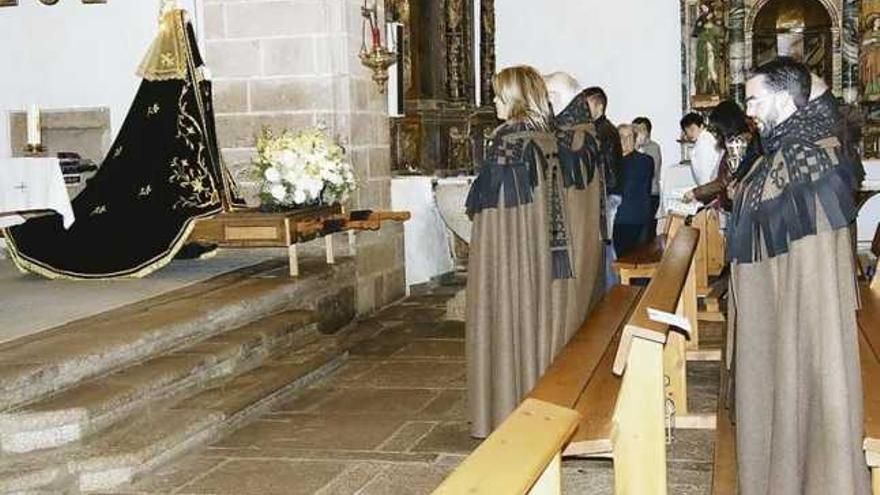 Un momento del acto dentro de la iglesia parroquial de Alcañices.