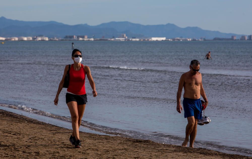 Deportistas en el Paseo Marítimo y en el Jardín del Turia de València