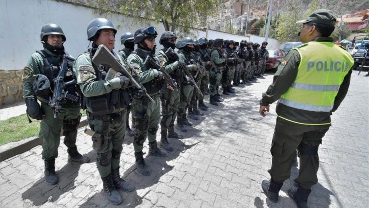 bolivia-policia-embajada-mexico