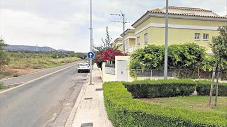 Tres individuos roban en un chalet  de Benicàssim y huyen por la 340