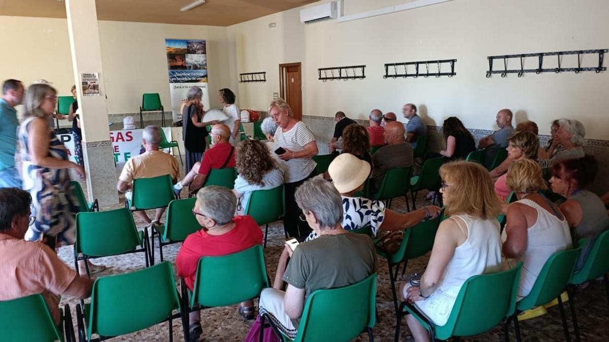 Vecinos de Castrogonzalo en una cita anterior a la municipal en el local de convivencia del municipio.