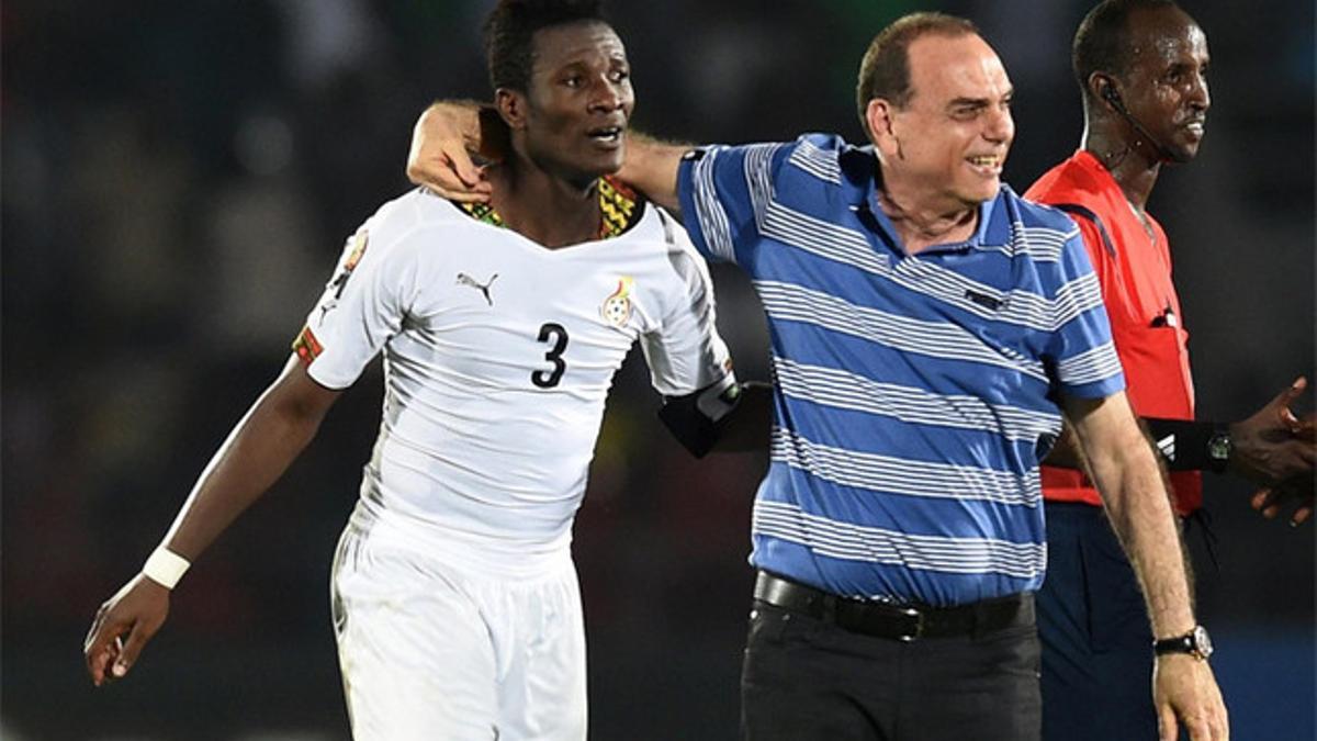 Gyan, felicitado por Avram Grant