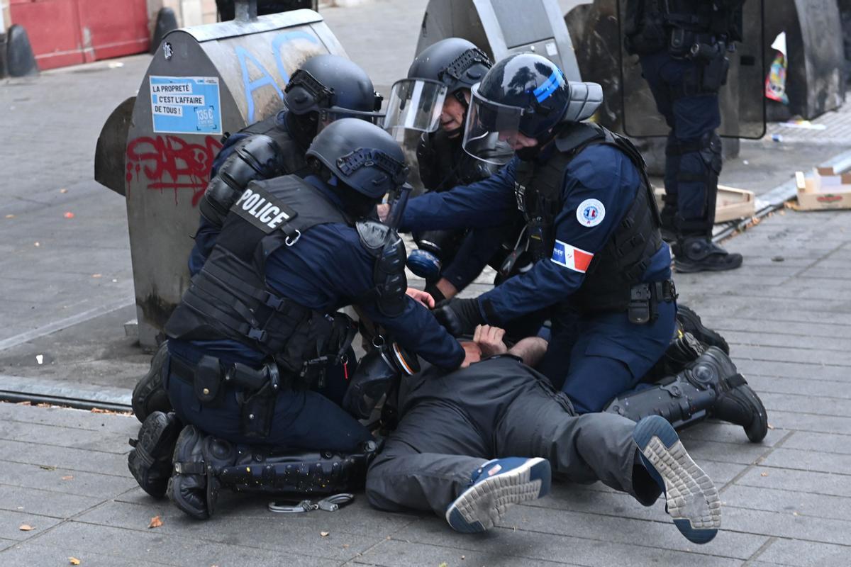 Los disturbios se extienden por Francia en la cuarta noche de protestas. Enfrentamientos y detenidos en Nantes.