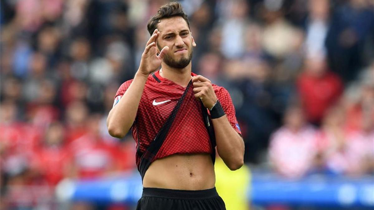 Calhanoglu deberá cumplir cuatro meses de sanción