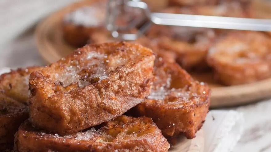 Recetas típicas de Semana Santa: así se hacen las torrijas más tradicionales paso a paso