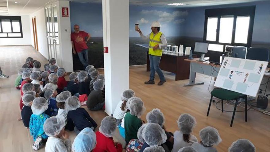 Los escolares visitan la depuradora de agua