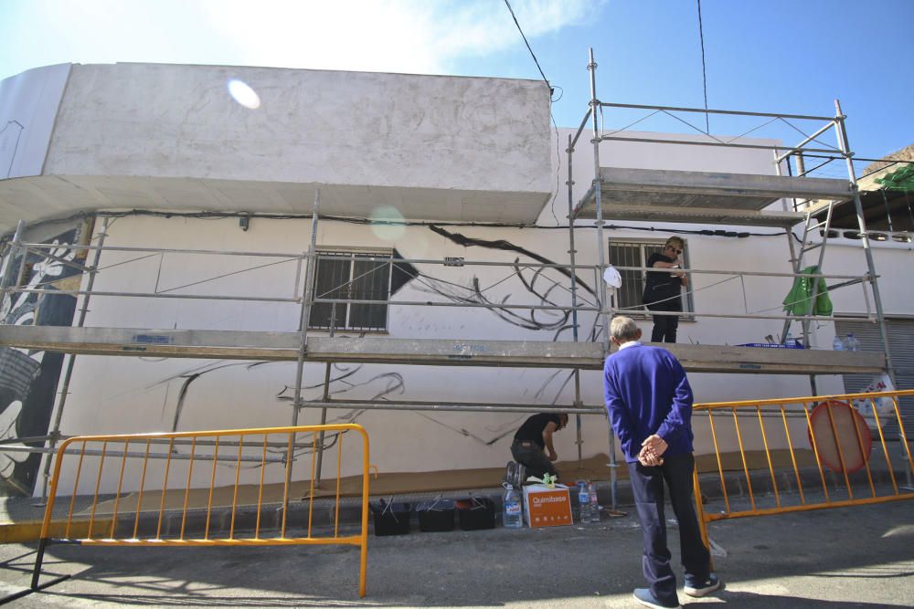 La nueva edición de los Murales de san Isidro dedica 30 fachadas más a Miguel Hernández