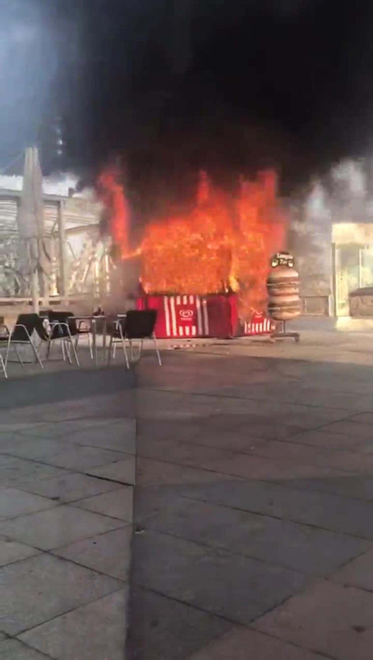 incendi hamburgueseria en el port olimpic de barcelona