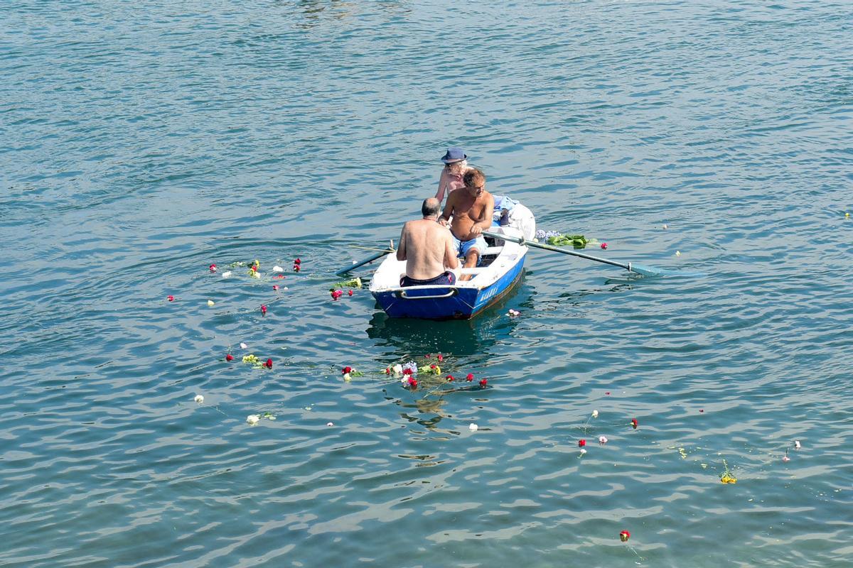 As Xubias muestra su fervor por la Virgen del Carmen en A Coruña