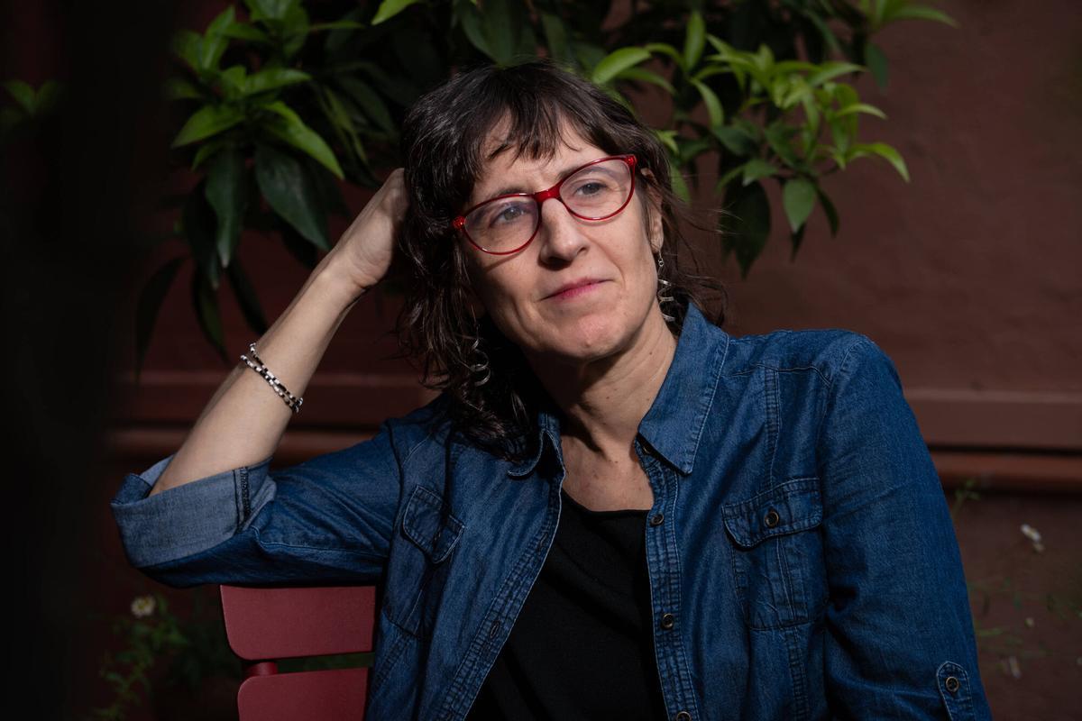 Retrato de la escritora chilena Alejandra Costamagna, en las oficinas de la Editorial Anagrama.