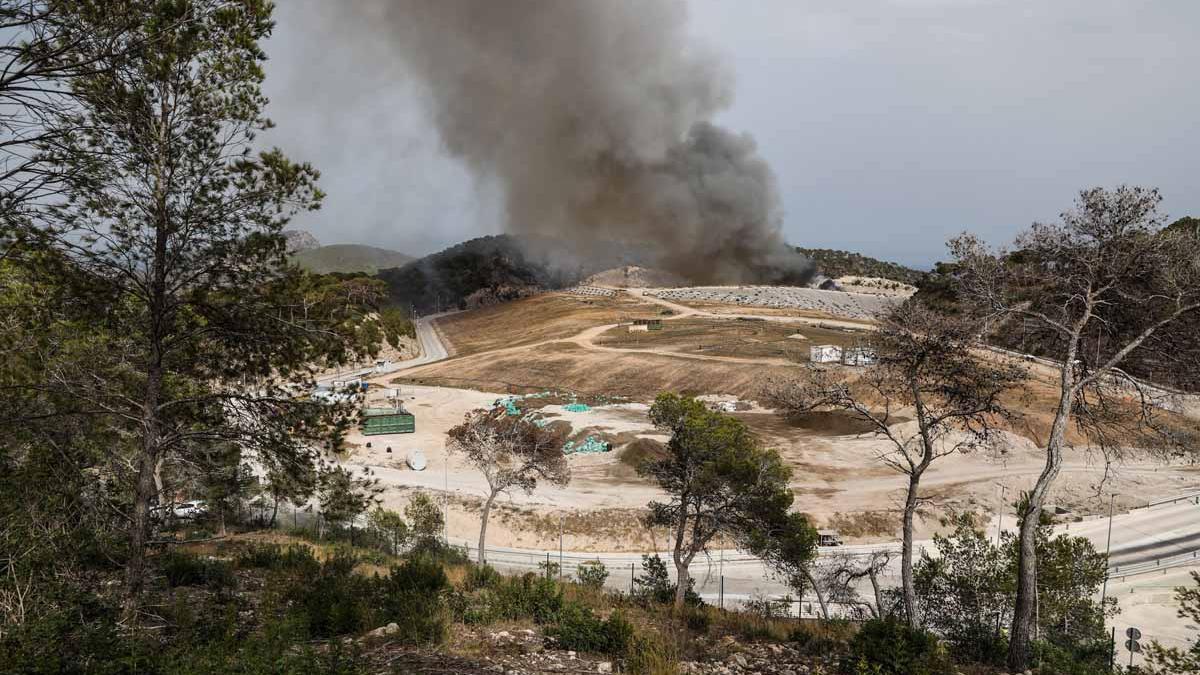 Nuevo incendio en el vertedero de Ibiza