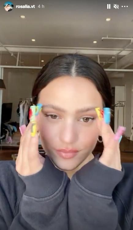 Así es la nueva manicura de Rosalía