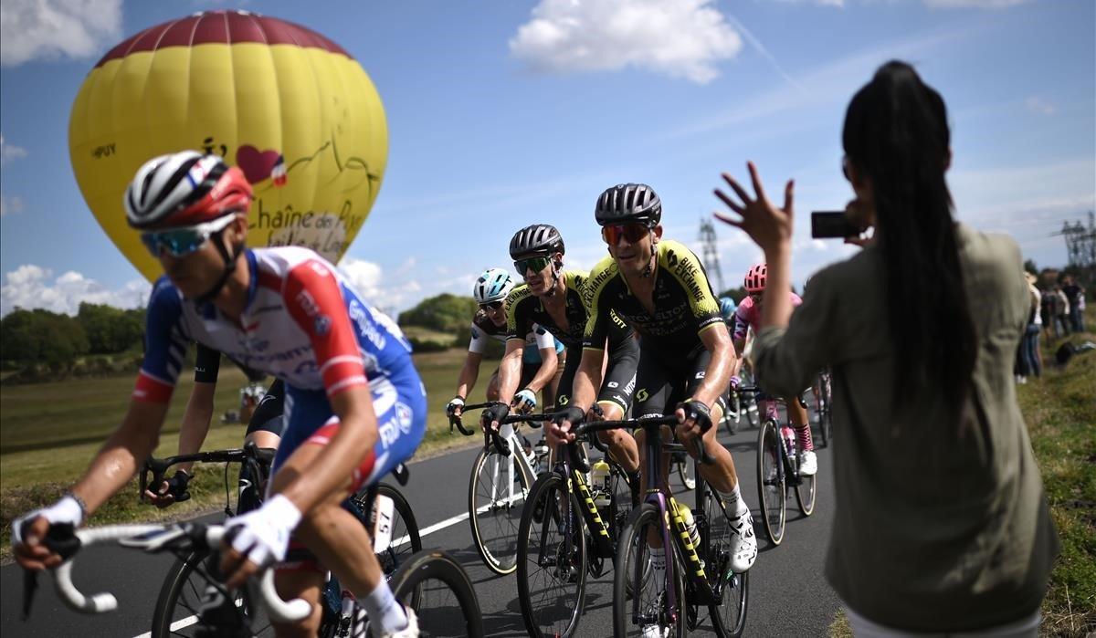 segea54871101 escapees ride during the 13th stage of the 107th edition of 200911132318