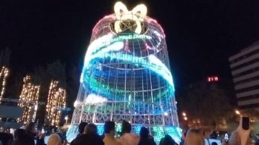 Encendido de las luces de Navidad de la plaza de los Sueños de Caja Rural.
