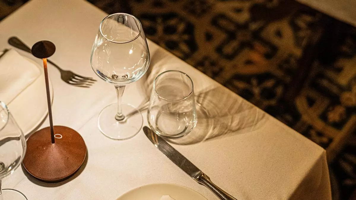 Inteligencia Artificial para hacer un 'sinpa' en un restaurante: la estafa que cada vez denuncian más hosteleros