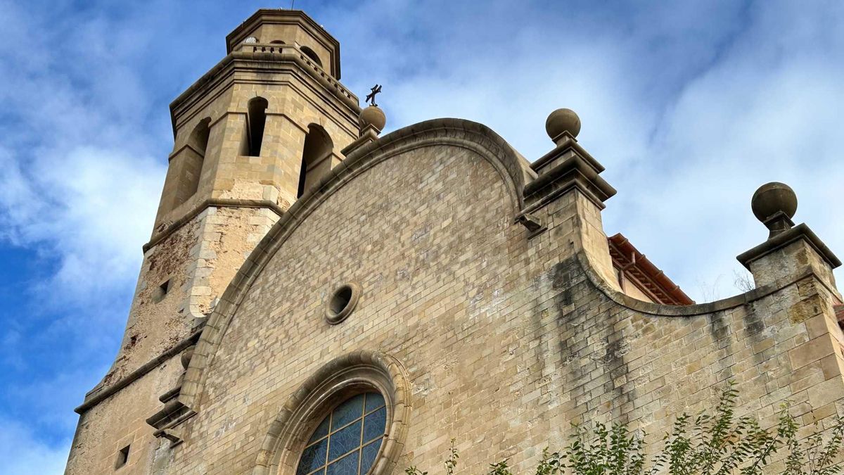 Fotografia de la part superior de l’Església de Santa Maria i Sant Nicolau de Calella.