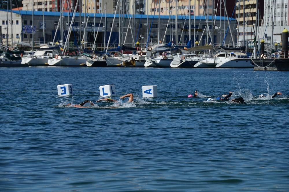 Marea naranja contra el ELA en Cangas