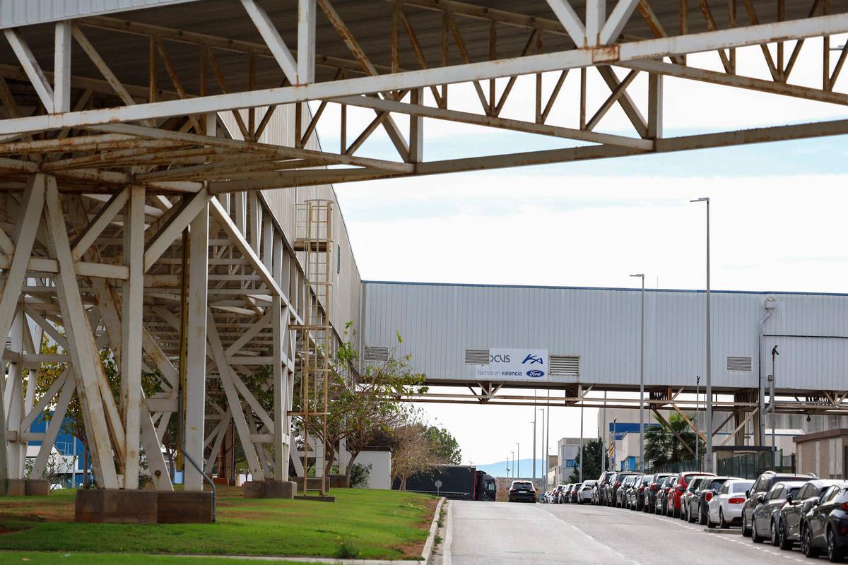 Túneles aéreos que conectan el parque de proveedores con la factoría de Ford.