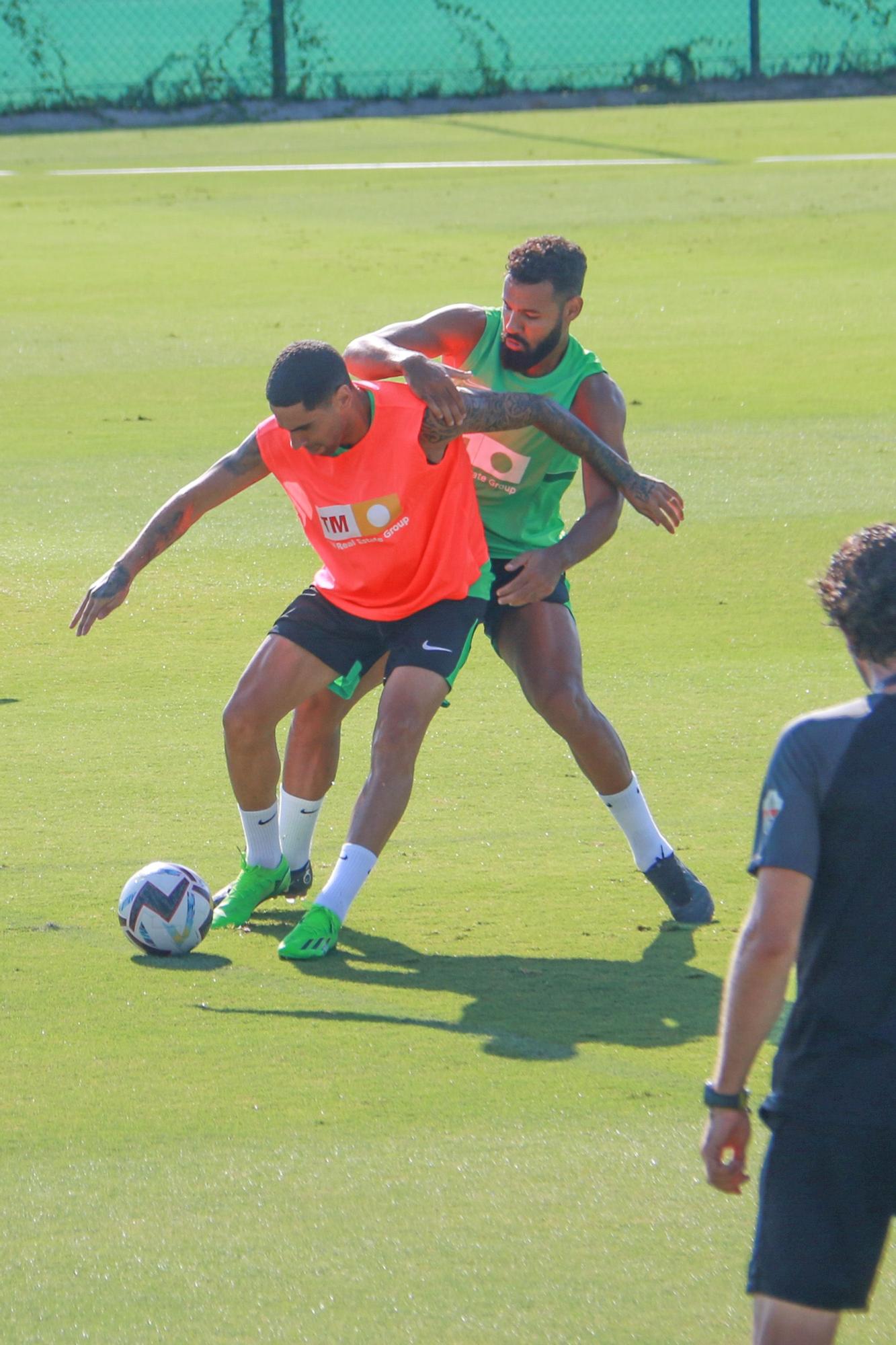 Entrenamiento del Elche CF en La Finca Golf Resort en Algorfa