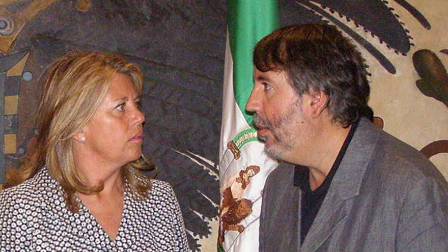 Reunión. Ángeles Muñoz junto a Francisco San Martín, ayer.