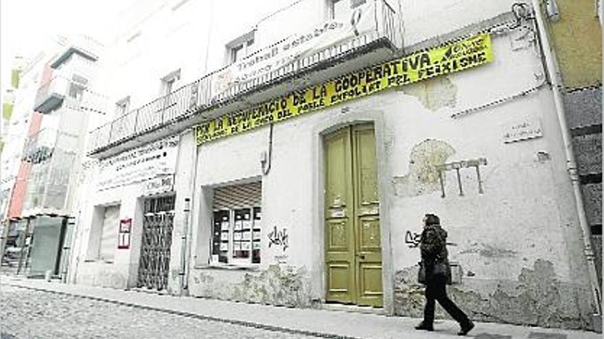 La cooperativa la Blandense, ubicada al carrer Muralla, a l&#039;alçada del número 28.