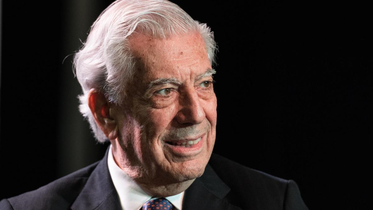 El escritor Mario Vargas Llosa