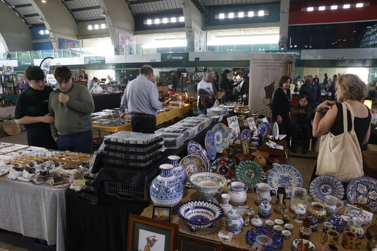 La inauguración de la feria de antigüedades en el pabellón de La Magdalena