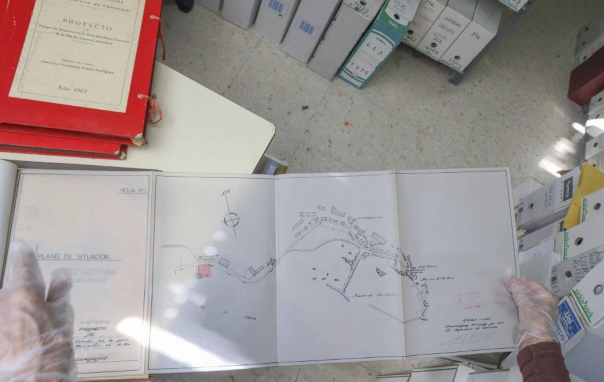 Mapa del proyecto de O Pombal; en rojo, el sitio para la piscina. | IÑAKI ABELLA