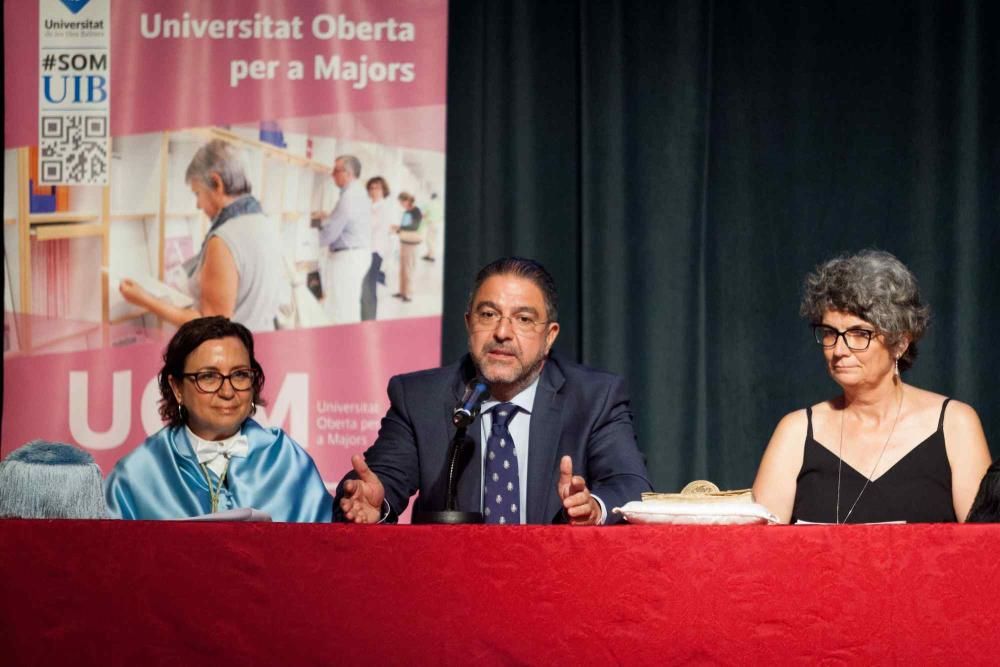 Graduados en la Universitat Oberta per a Majors de la UIB