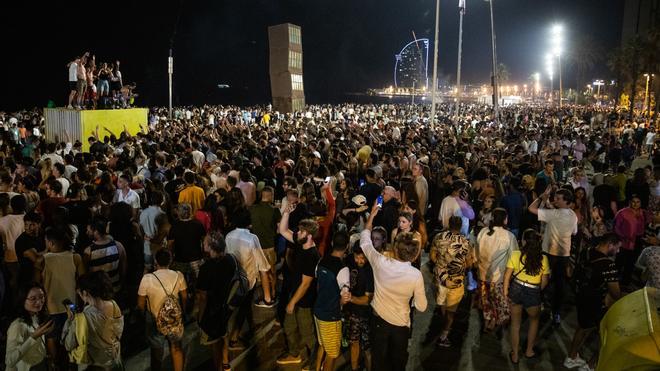 La verbena regresa a la playa en Barcelona