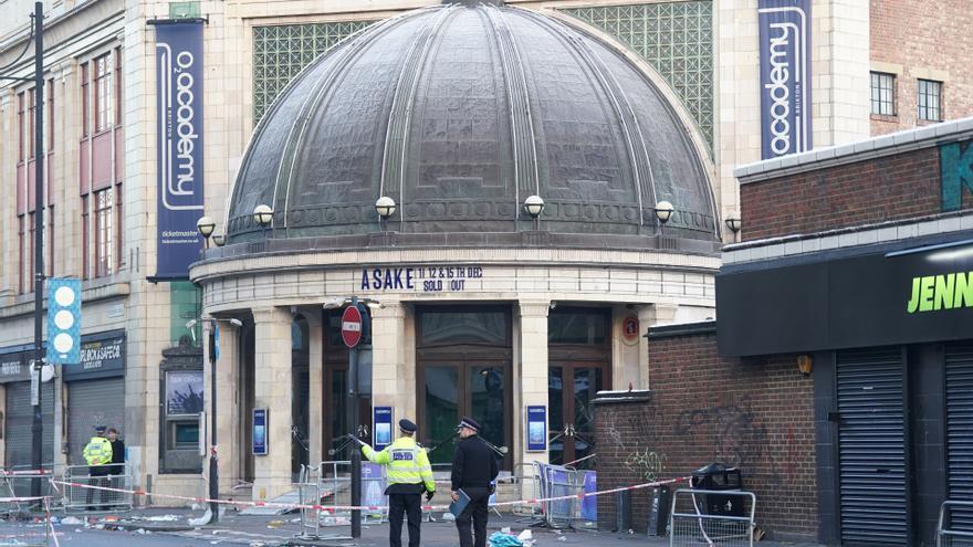 Policía a las afueras de la sala Brixton Academy en Londres.